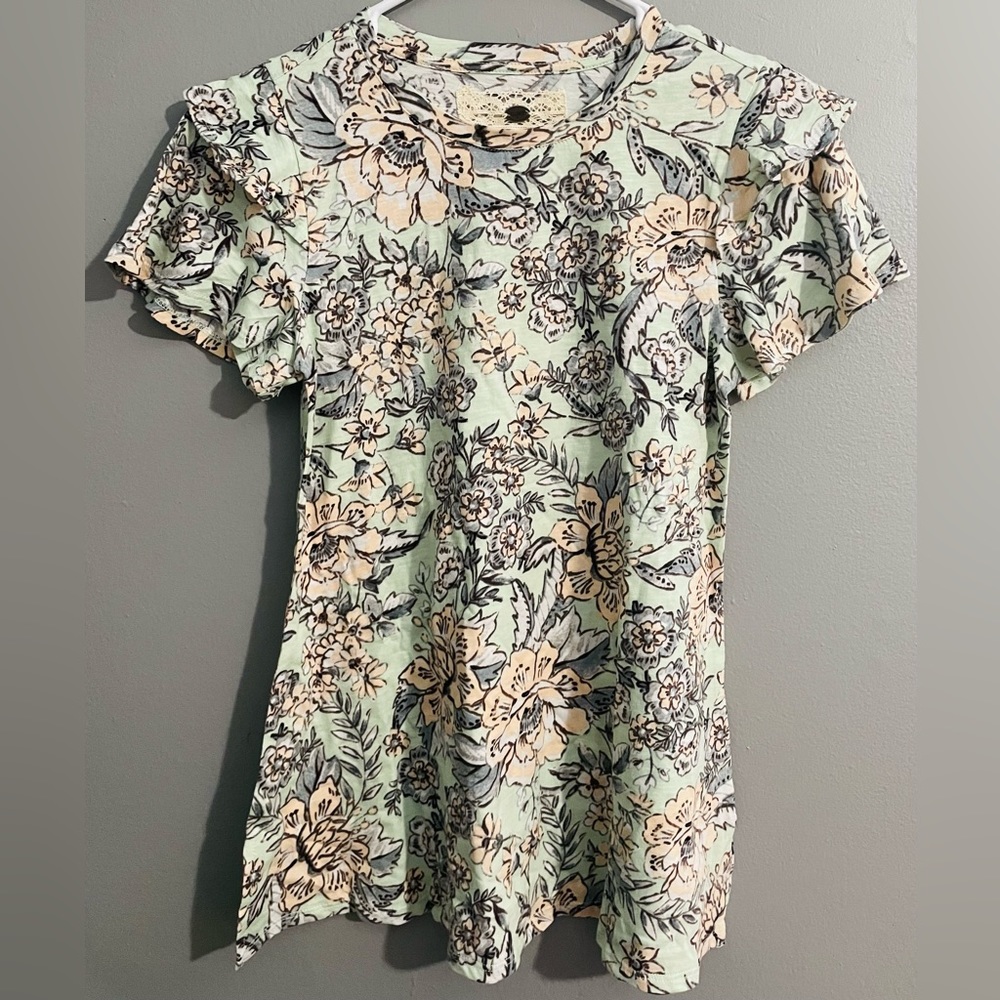 NWT Cupio women’s flower print short sleeve t-shirt